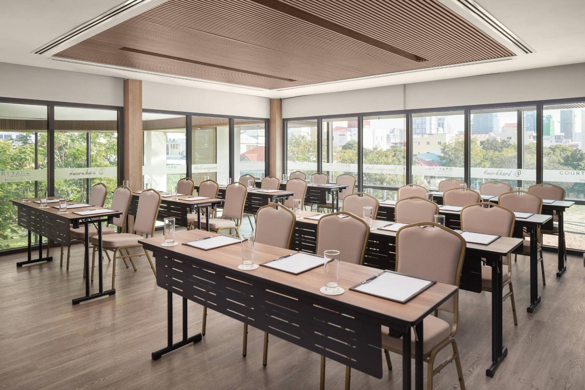 מלון Courtyard By Marriott פנום פן מראה חיצוני תמונה